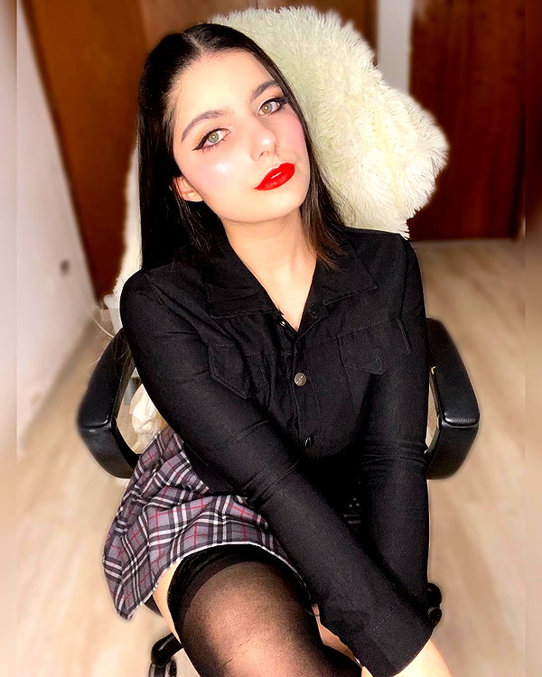 julieta.allegretti instagram image archive image