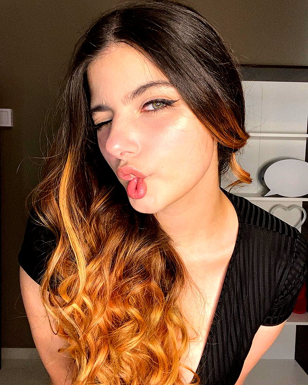 julieta.allegretti instagram image archive image