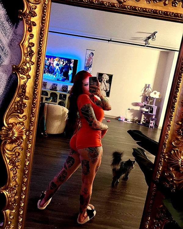 juneeberri instagram image archive image