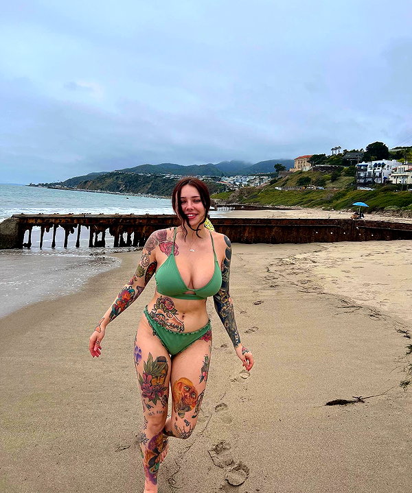 juneeberri instagram image archive image
