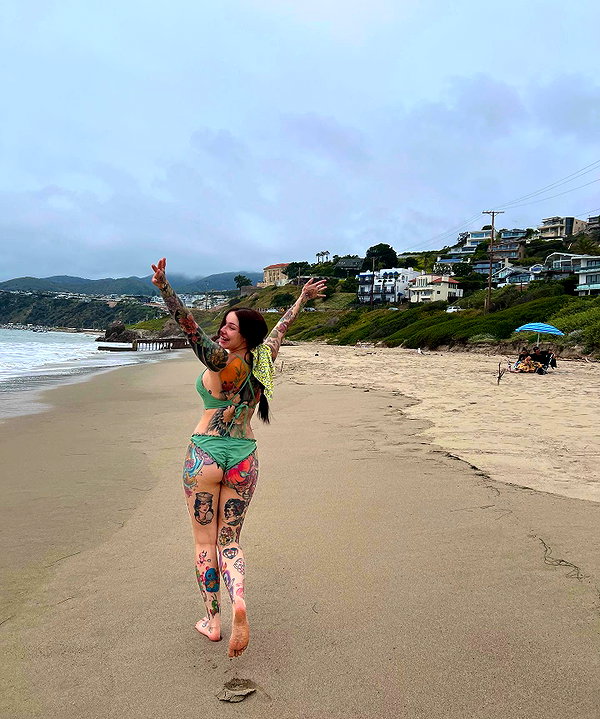 juneeberri instagram image archive image