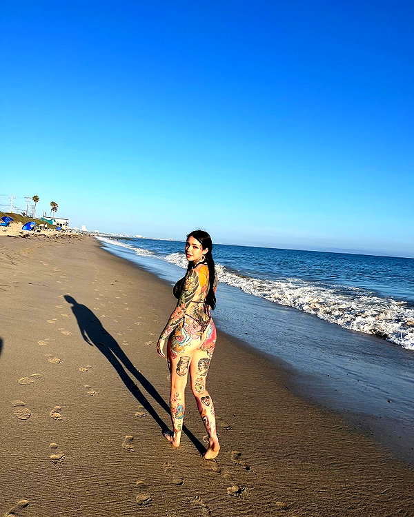 juneeberri instagram image archive image