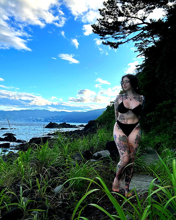 juneeberri instagram image archive image