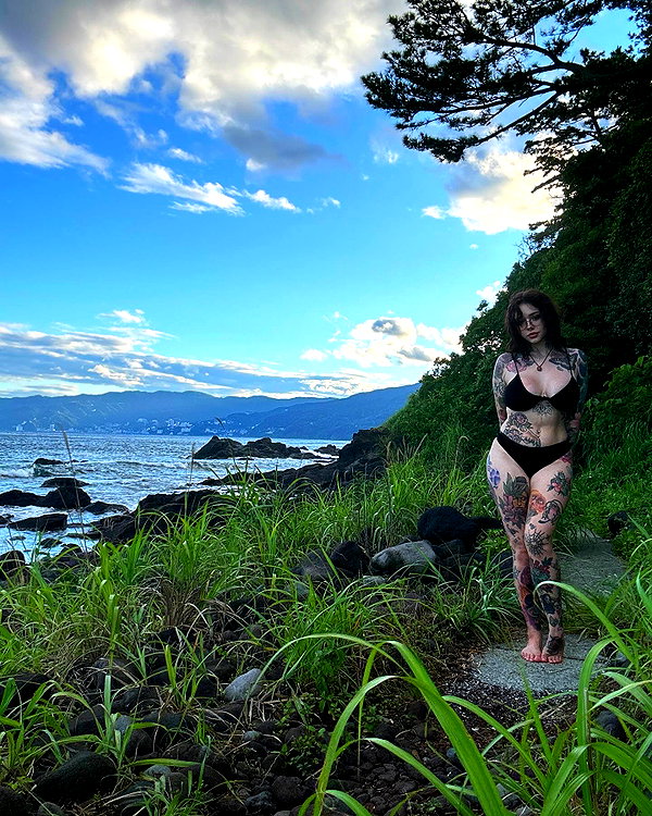 juneeberri instagram image archive image