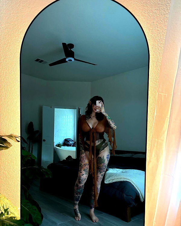 juneeberri instagram image archive image