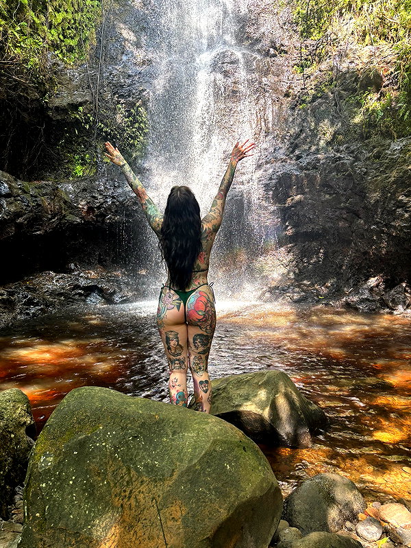 juneeberri instagram image archive image