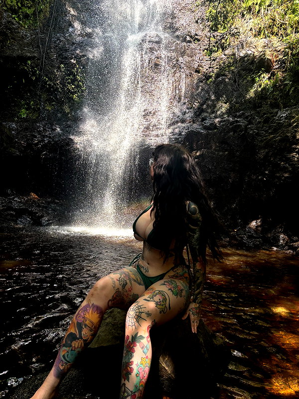 juneeberri instagram image archive image