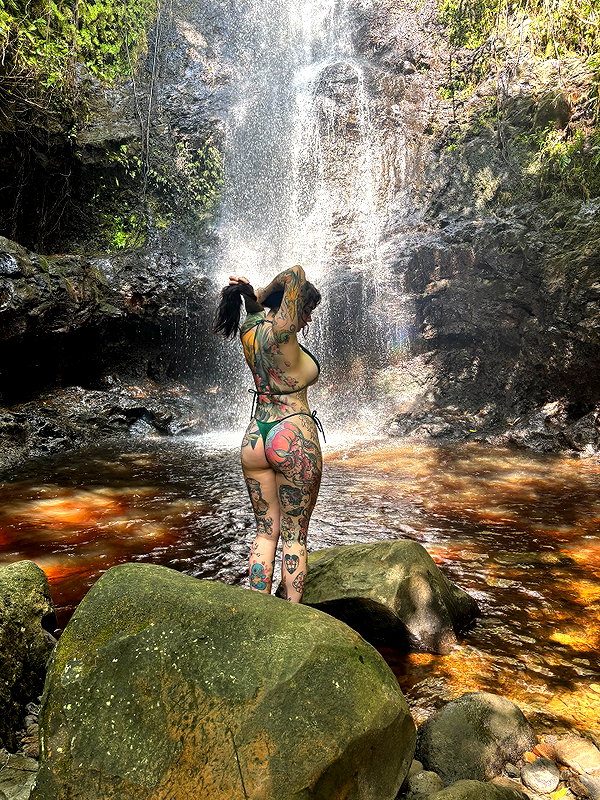 juneeberri instagram image archive image