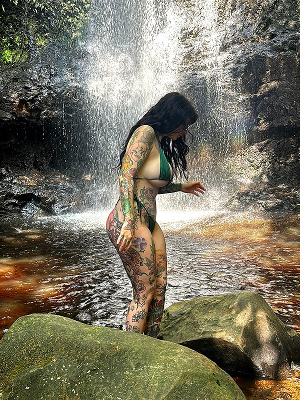 juneeberri instagram image archive image