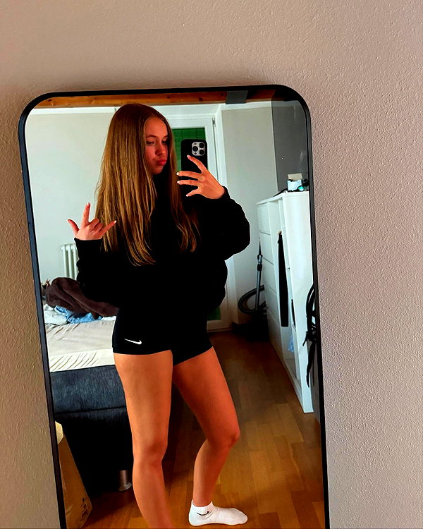 justfranzi.x instagram image archive image