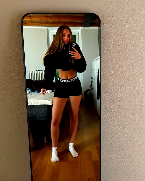 justfranzi.x instagram image archive image