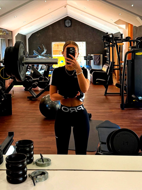 justfranzi.x instagram image archive image