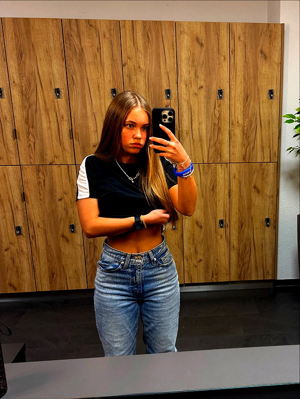 justfranzi.x justfranzi.x archive image