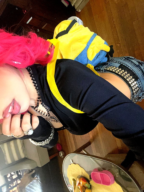 karis.gutz instagram image archive image