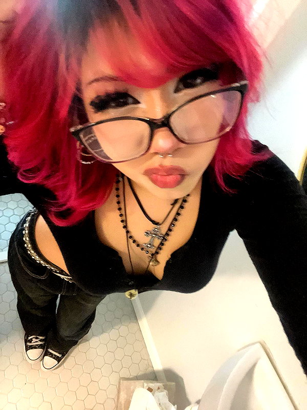 karis.gutz instagram image archive image