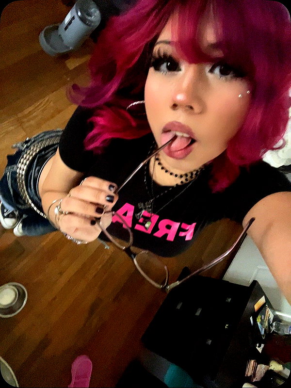 karis.gutz instagram image archive image