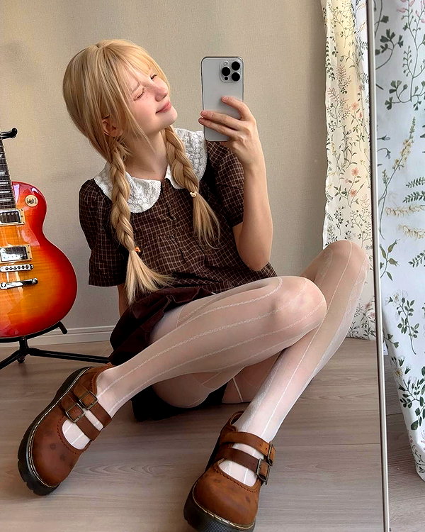 katie_westwood instagram image archive image