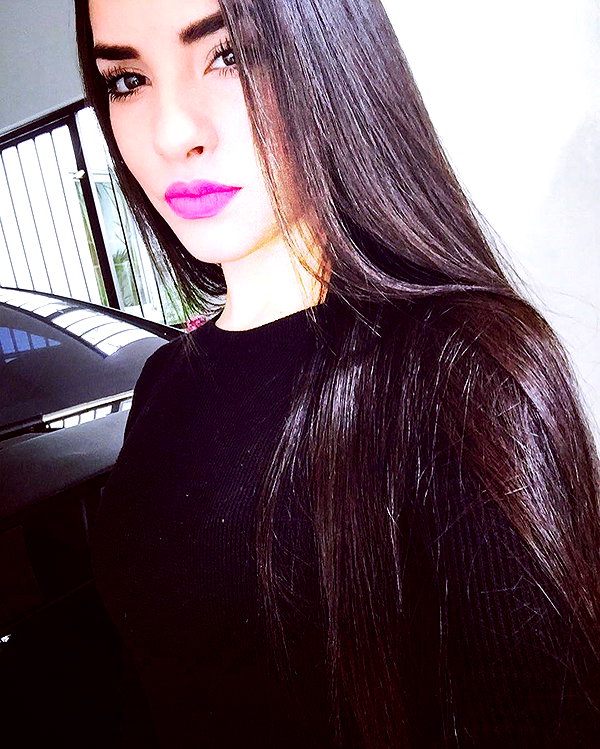kimberly.loaiza instagram image archive image