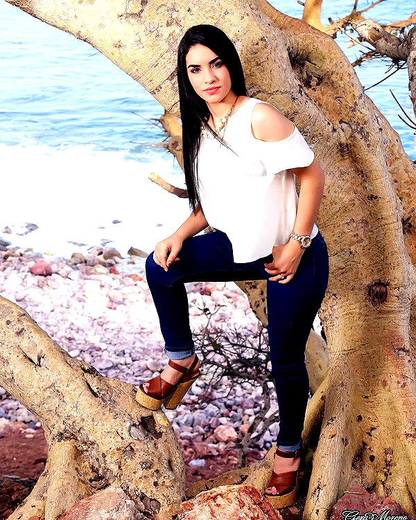 kimberly.loaiza instagram image archive image
