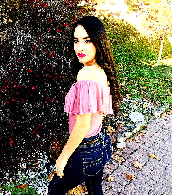 kimberly.loaiza instagram image archive image