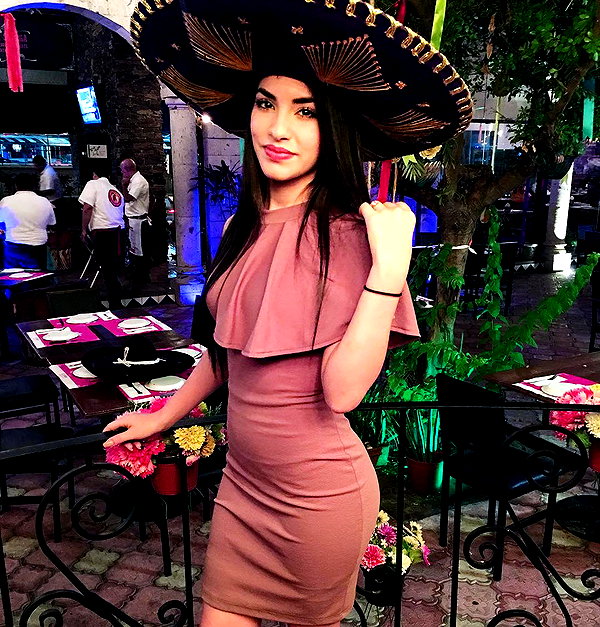 kimberly.loaiza instagram image archive image