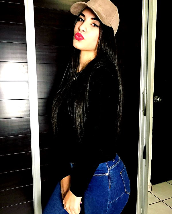 kimberly.loaiza instagram image archive image