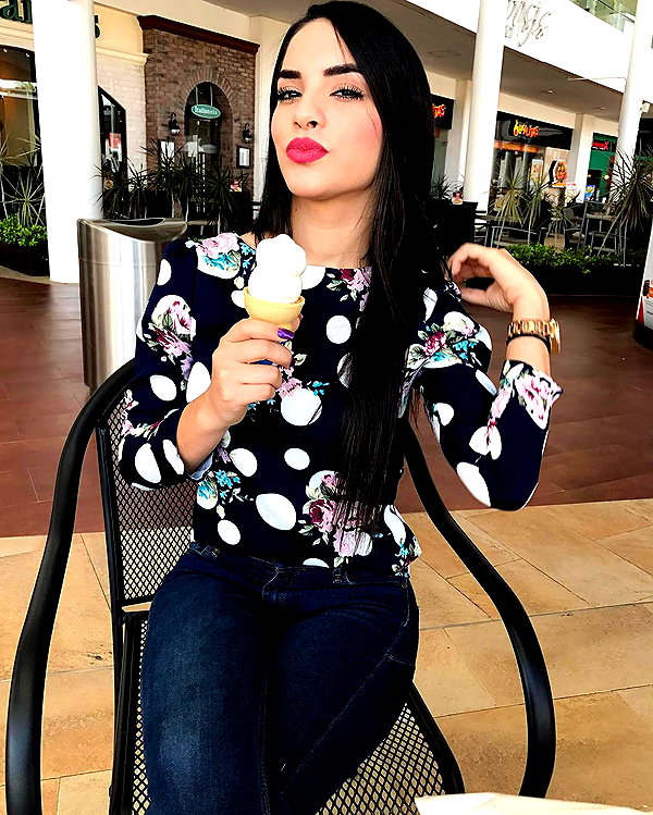 kimberly.loaiza instagram image archive image