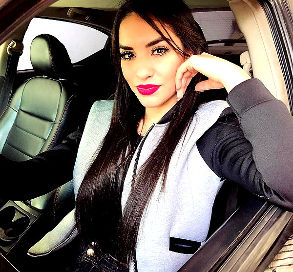 kimberly.loaiza instagram image archive image