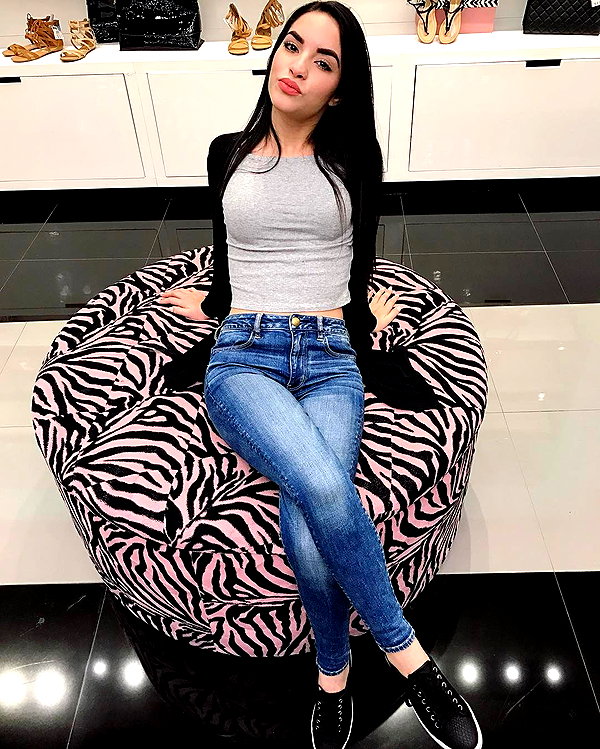 kimberly.loaiza instagram image archive image