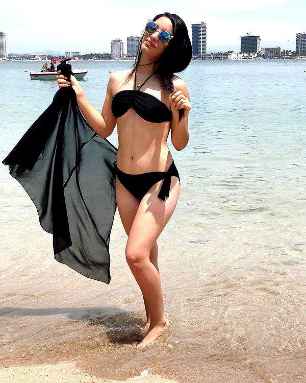 kimberly.loaiza instagram image archive image
