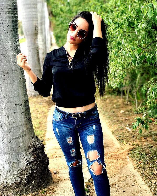 kimberly.loaiza instagram image archive image