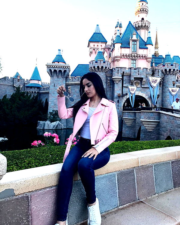kimberly.loaiza instagram image archive image