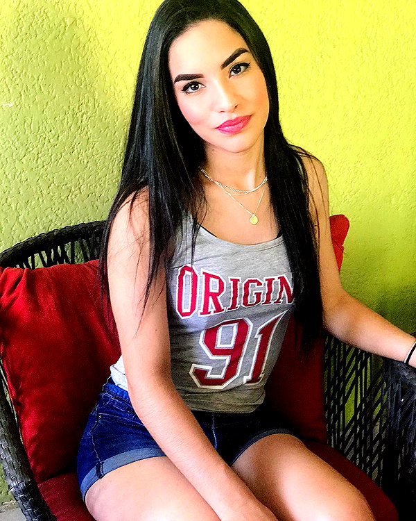 kimberly.loaiza instagram image archive image