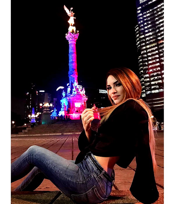 kimberly.loaiza instagram image archive image