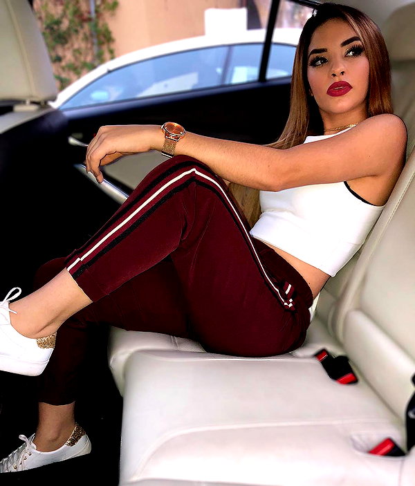kimberly.loaiza instagram image archive image