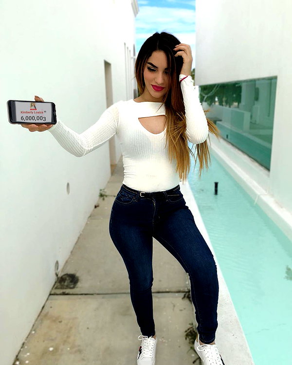 kimberly.loaiza instagram image archive image