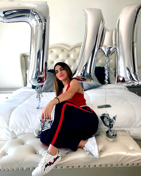 kimberly.loaiza instagram image archive image