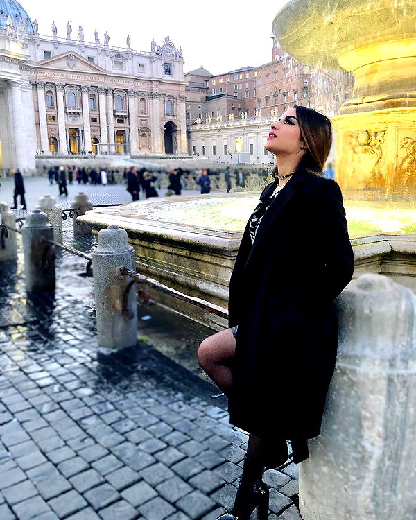 kimberly.loaiza instagram image archive image