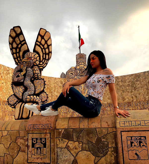 kimberly.loaiza instagram image archive image
