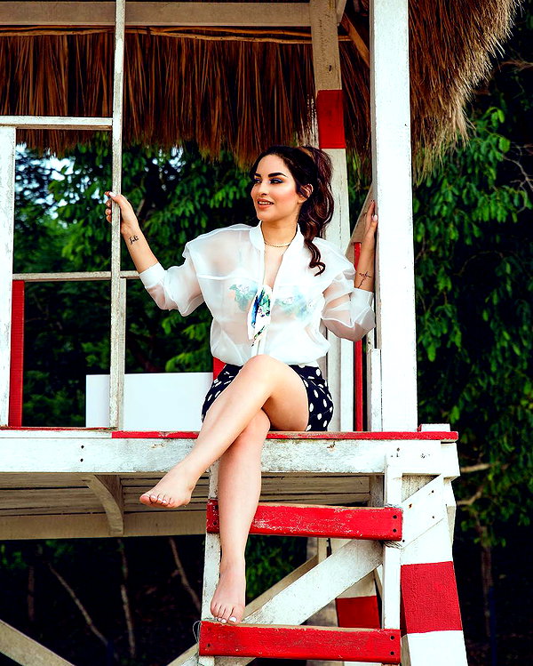 kimberly.loaiza instagram image archive image