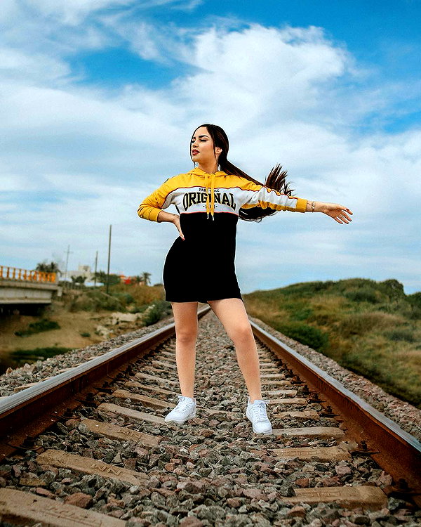 kimberly.loaiza instagram image archive image