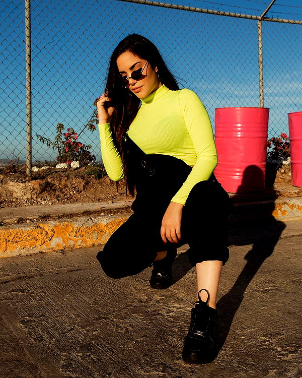 kimberly.loaiza instagram image archive image