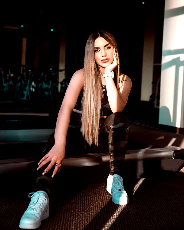 kimberly.loaiza instagram image archive image