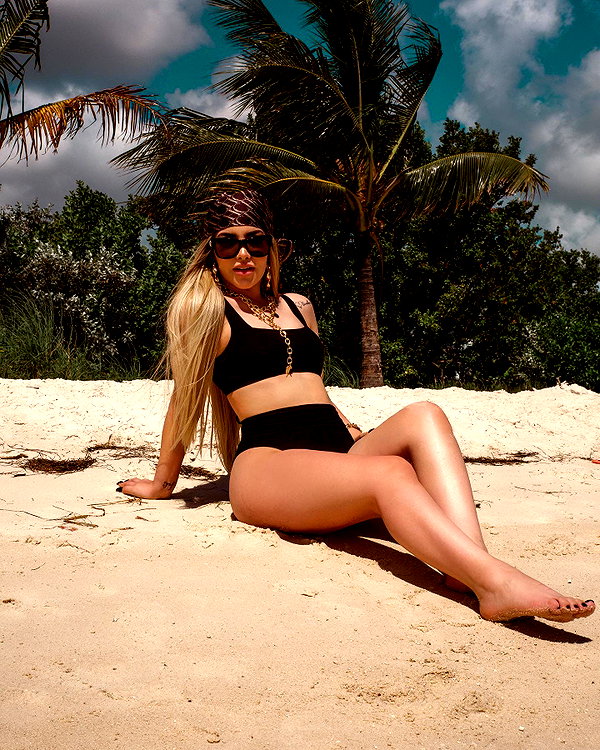 kimberly.loaiza instagram image archive image