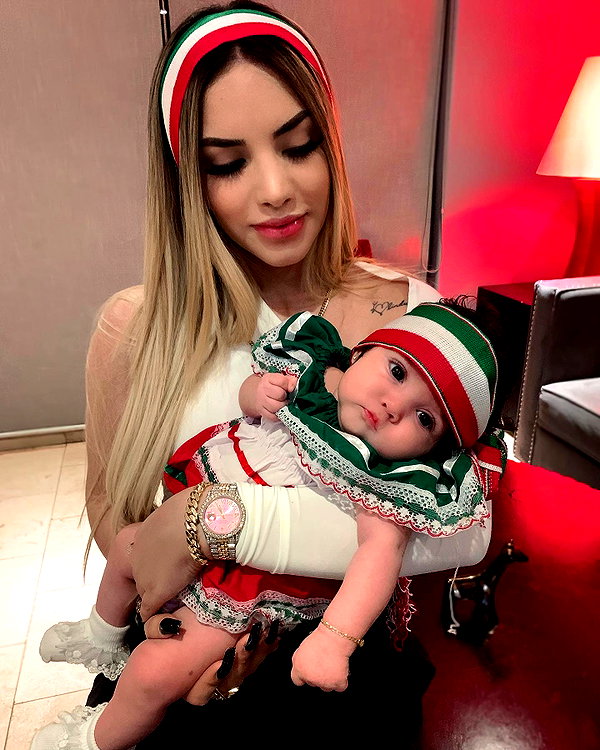kimberly.loaiza instagram image archive image