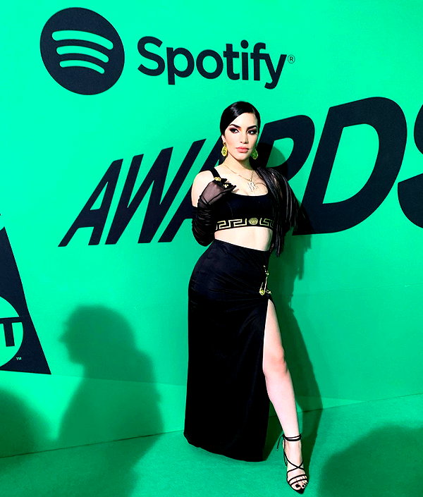 kimberly.loaiza instagram image archive image