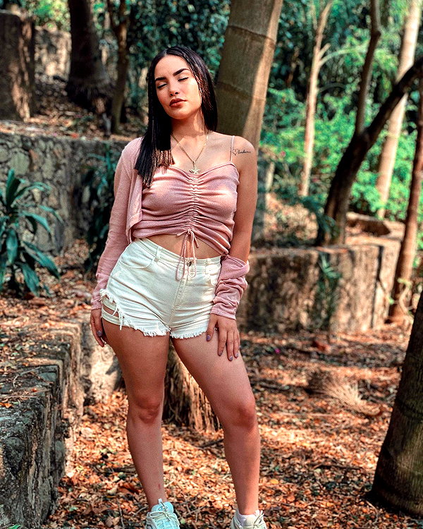 kimberly.loaiza instagram image archive image