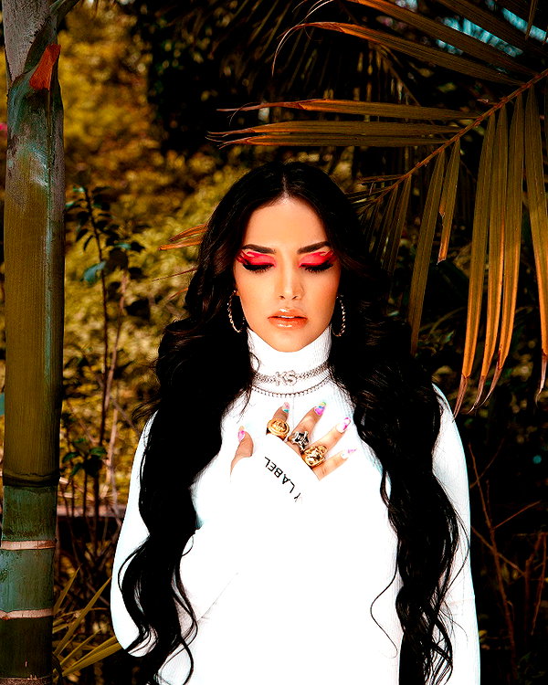 kimberly.loaiza instagram image archive image