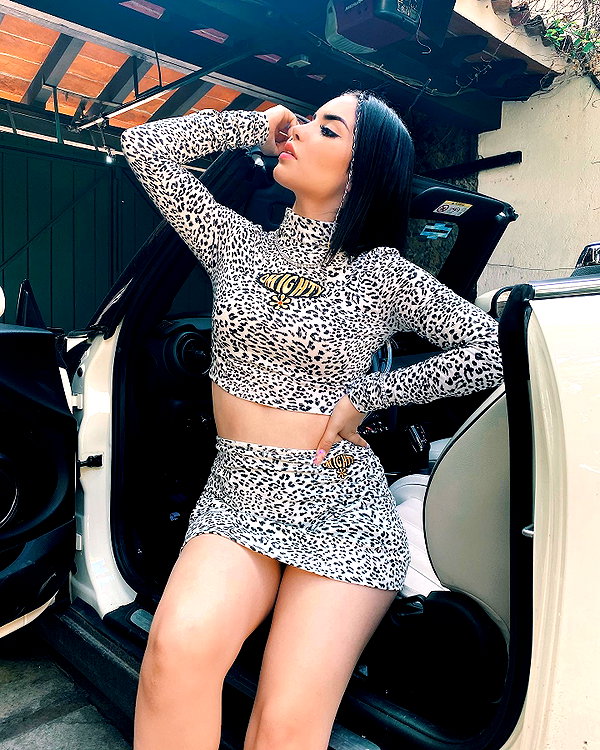 kimberly.loaiza instagram image archive image