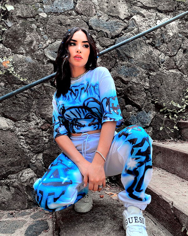 kimberly.loaiza instagram image archive image